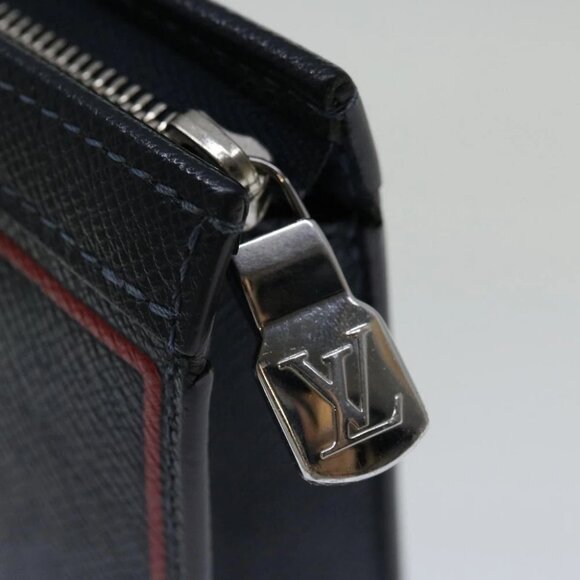 LOUIS VUITTON Taiga Pochette Voyager MM Clutch Bag Blue Marine - Picture 6 of 15